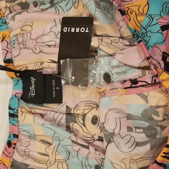 Torrid Mickey And Friends Retro Off Shoulder Short Sleeve Shirt Top, size 3 - Picture 7 of 13